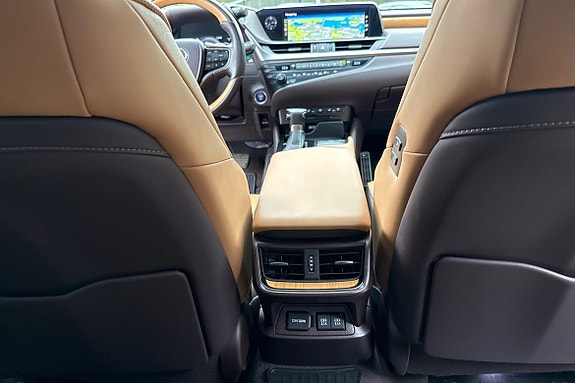 Lexus ES300h 23 of 27
