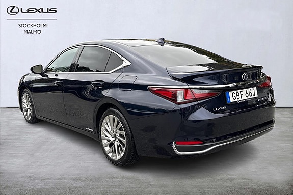 Lexus ES300h 3 of 27
