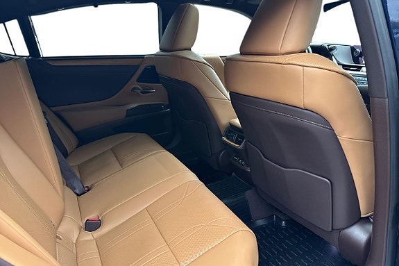 Lexus ES300h 13 of 27