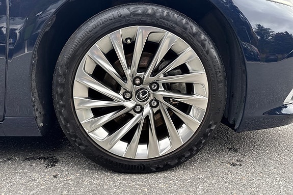 Lexus ES300h 18 of 27