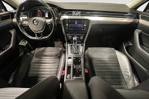 Volkswagen Passat 11 of 17
