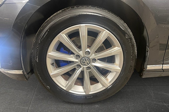 Volkswagen Passat 16 of 17