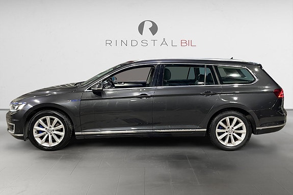 Volkswagen Passat 4 of 17