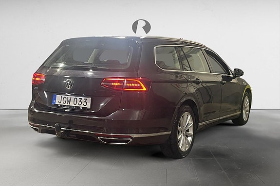 Volkswagen Passat 7 of 17