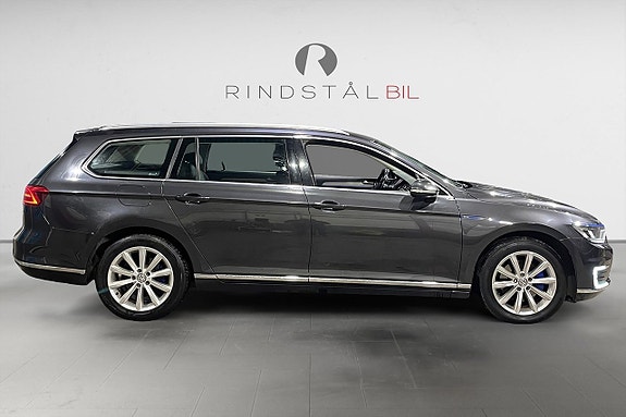 Volkswagen Passat 8 of 17