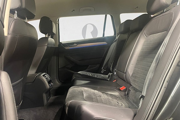 Volkswagen Passat 14 of 17