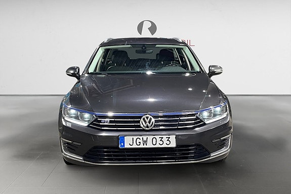 Volkswagen Passat 10 of 17