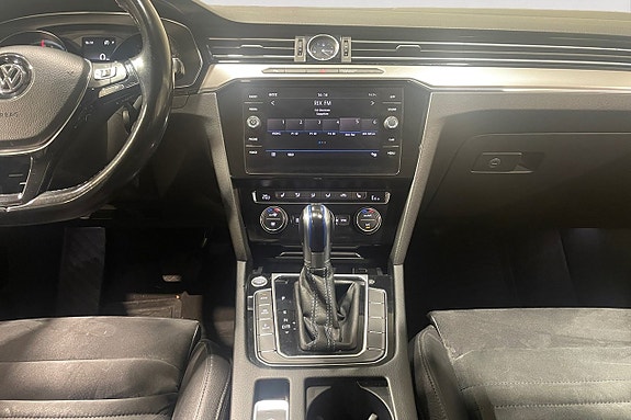 Volkswagen Passat 12 of 17