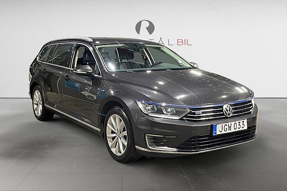 Volkswagen Passat 9 of 17