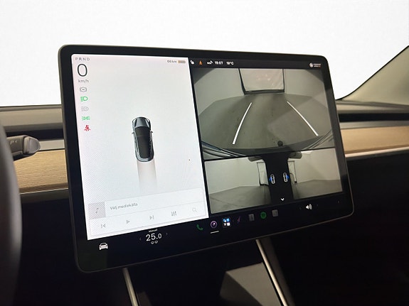 Tesla Model 3 20 of 30