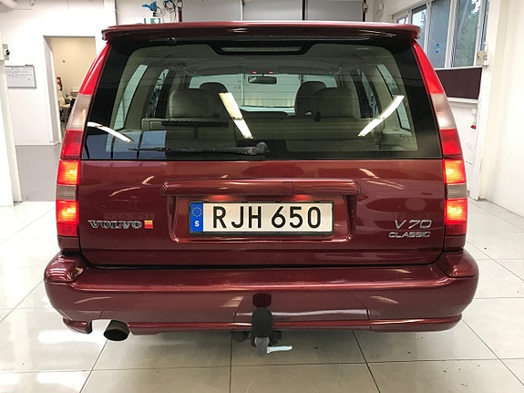 Volvo V70 4 of 19