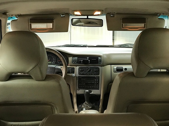 Volvo V70 14 of 19
