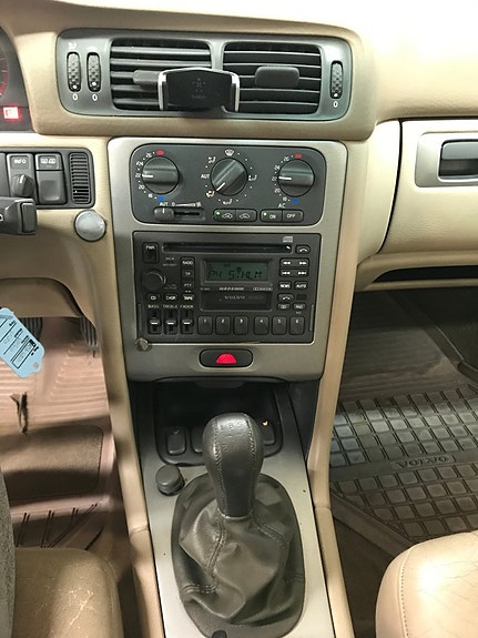 Volvo V70 8 of 19