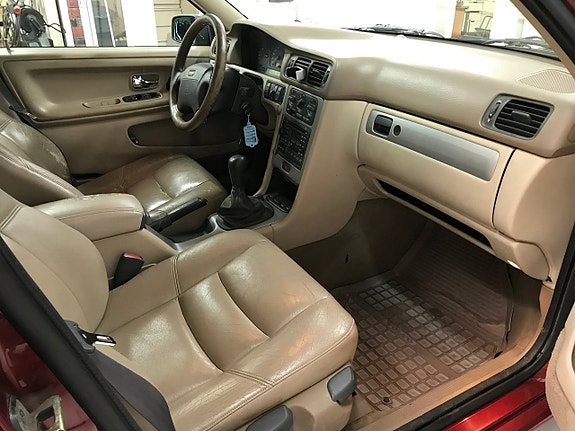 Volvo V70 12 of 19
