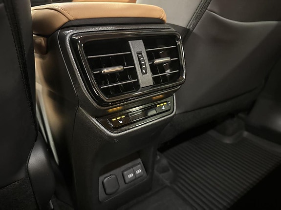 Lexus NX450h+ 18 of 18