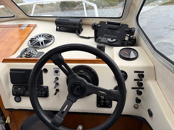 Flipper 620 + Yamaha F100 4-takt inkl båtvagn 9 of 16