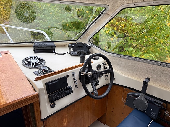 Flipper 620 + Yamaha F100 4-takt inkl båtvagn 7 of 16