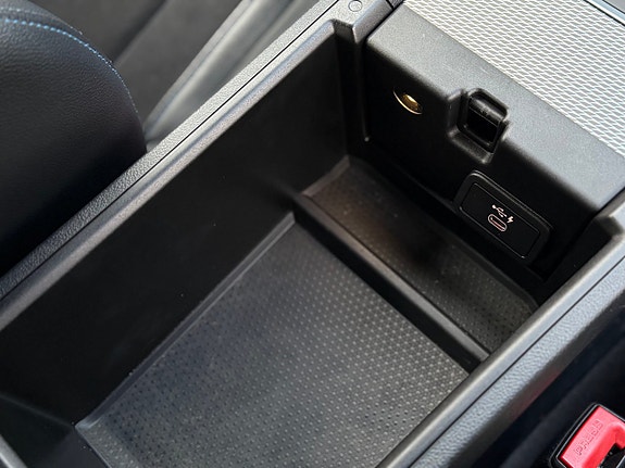 BMW 330e 25 of 30