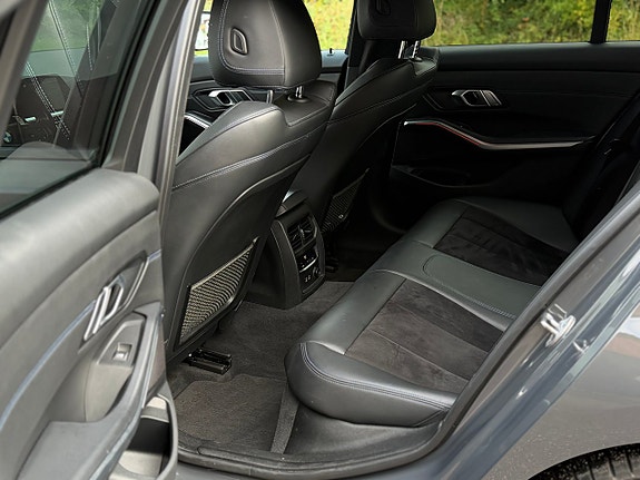 BMW 330e 15 of 30