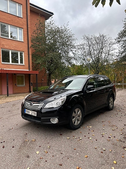 Subaru Outback 2 of 7