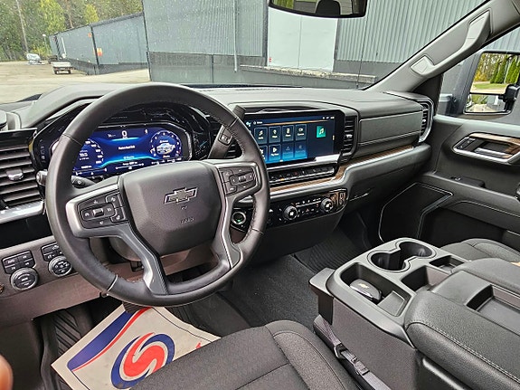 Chevrolet Silverado 1500 9 of 11