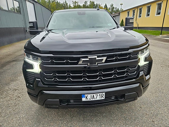 Chevrolet Silverado 1500 2 of 11