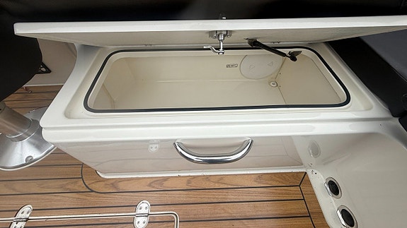 Uttern T62, Mercury 150 -14 6 of 20