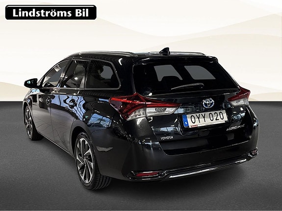 Toyota Auris 4 of 19