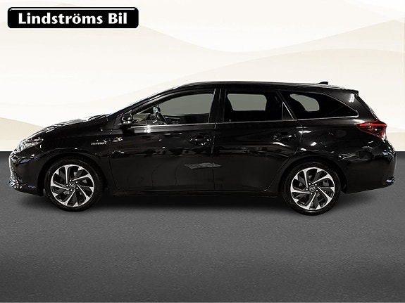 Toyota Auris 6 of 19