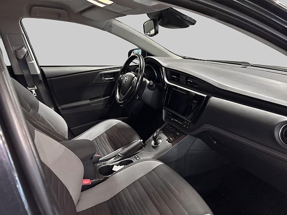 Toyota Auris 10 of 19