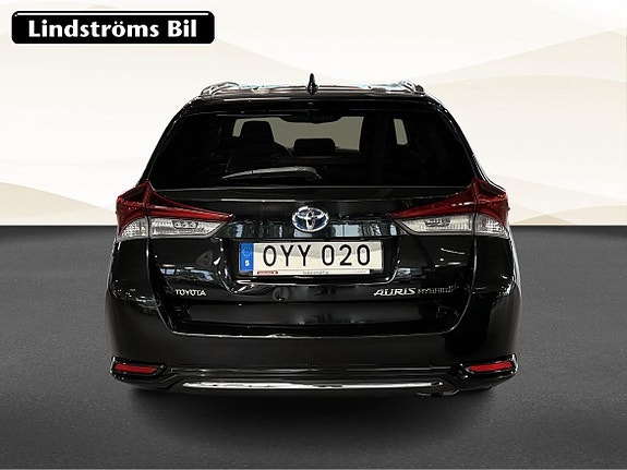 Toyota Auris 8 of 19