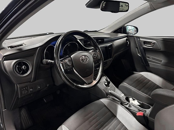 Toyota Auris 14 of 19