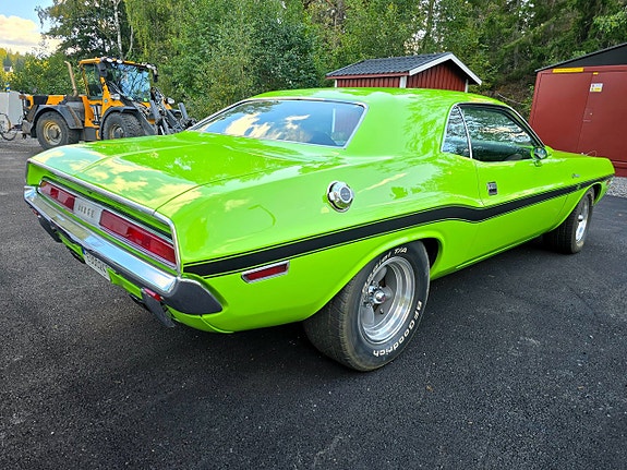 Dodge Challenger 4 of 15