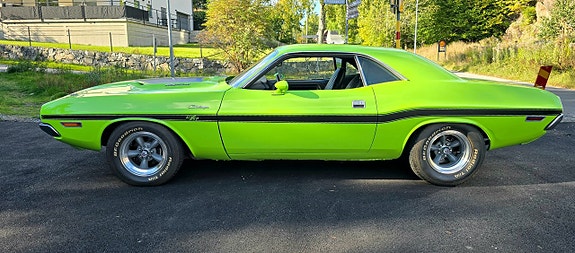 Dodge Challenger 2 of 15