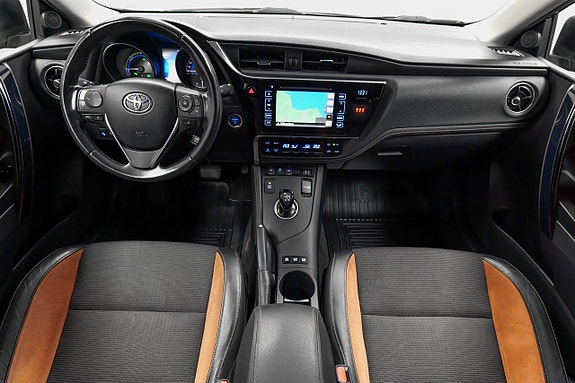 Toyota Auris 2 of 22