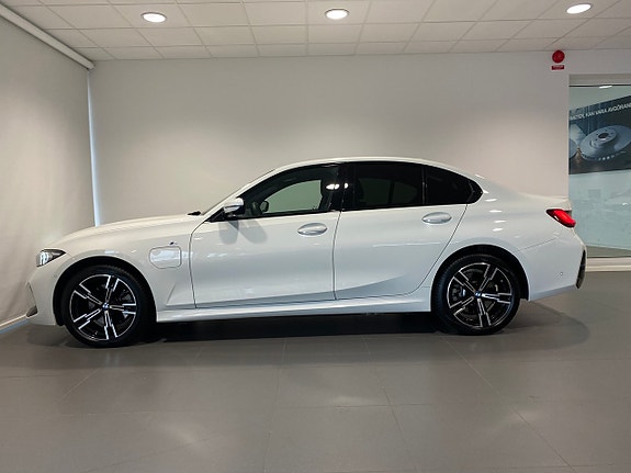 BMW 330e 2 of 11