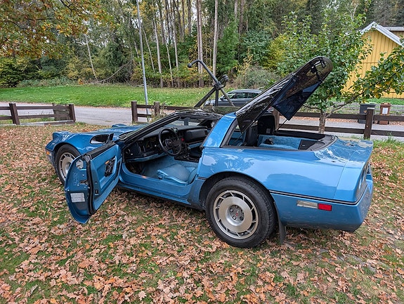 Chevrolet Corvette 3 of 7