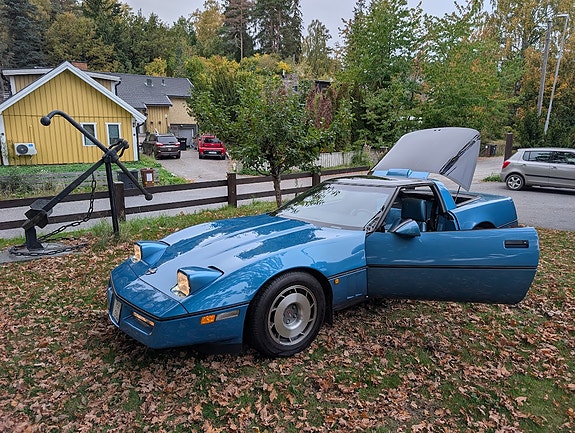 Chevrolet Corvette 2 of 7