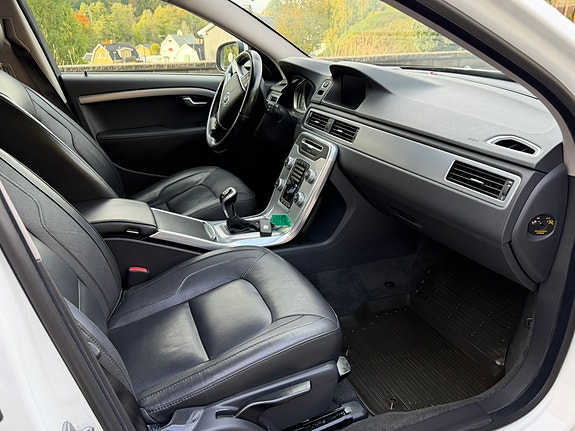 Volvo V70 17 of 30