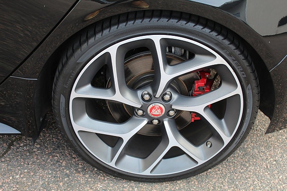 Jaguar XE 9 of 18