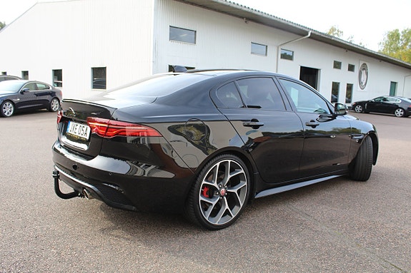 Jaguar XE 15 of 18