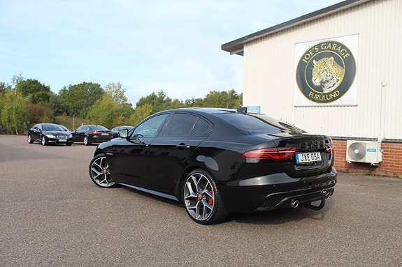 Jaguar XE 8 of 18