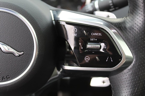 Jaguar XE 16 of 18