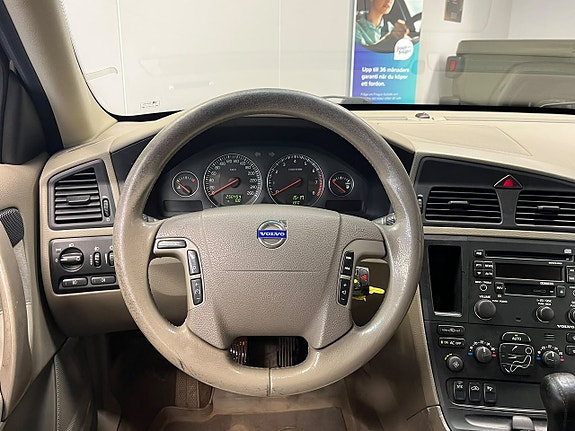 Volvo V70 16 of 23