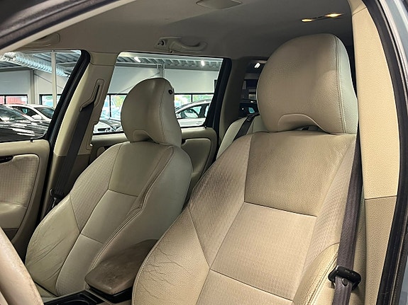 Volvo V70 14 of 23