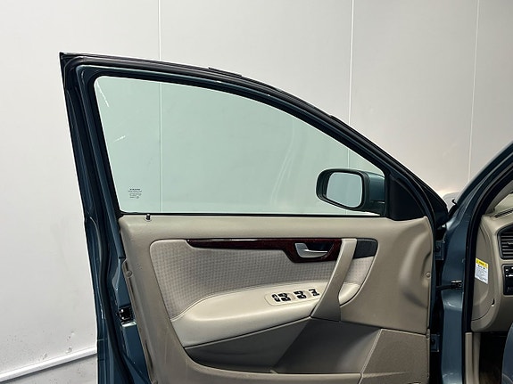 Volvo V70 12 of 23