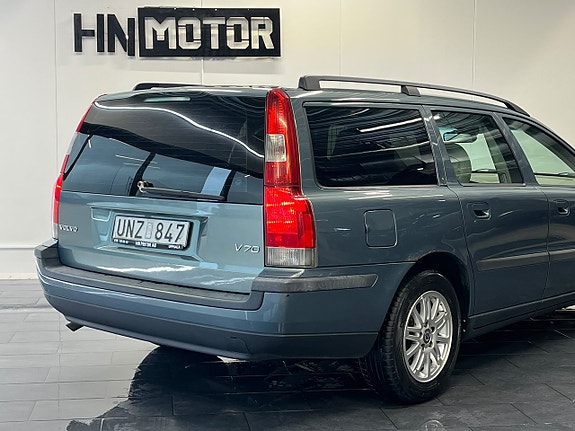 Volvo V70 7 of 23