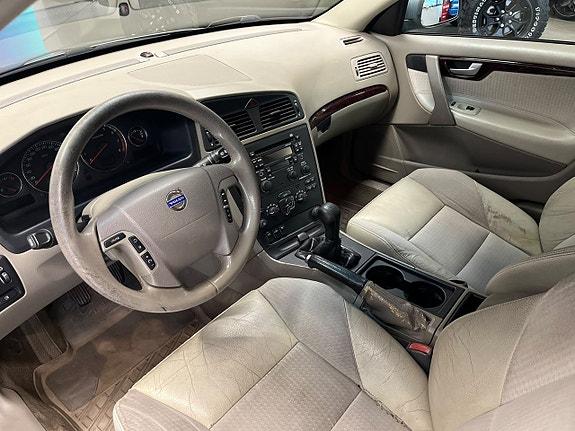 Volvo V70 11 of 23