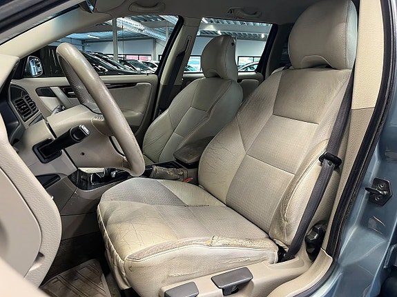 Volvo V70 13 of 23