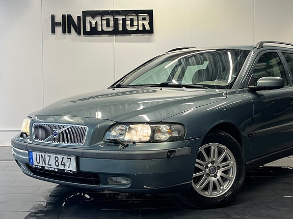 Volvo V70 2 of 23